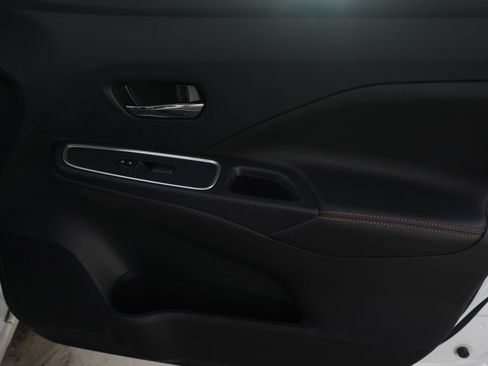 Used 2020 Nissan Versa SR w/ Trunk Package image 9