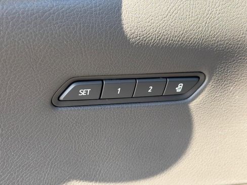 Used 2022 Cadillac XT6 Premium Luxury FWD image 21