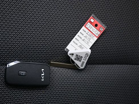 Used 2022 Kia Niro EX w/ Cold Weather Package FWD image 18