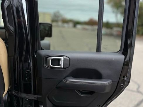 Used 2019 Jeep Wrangler Unlimited Rubicon w/ Dual Top Group image 26