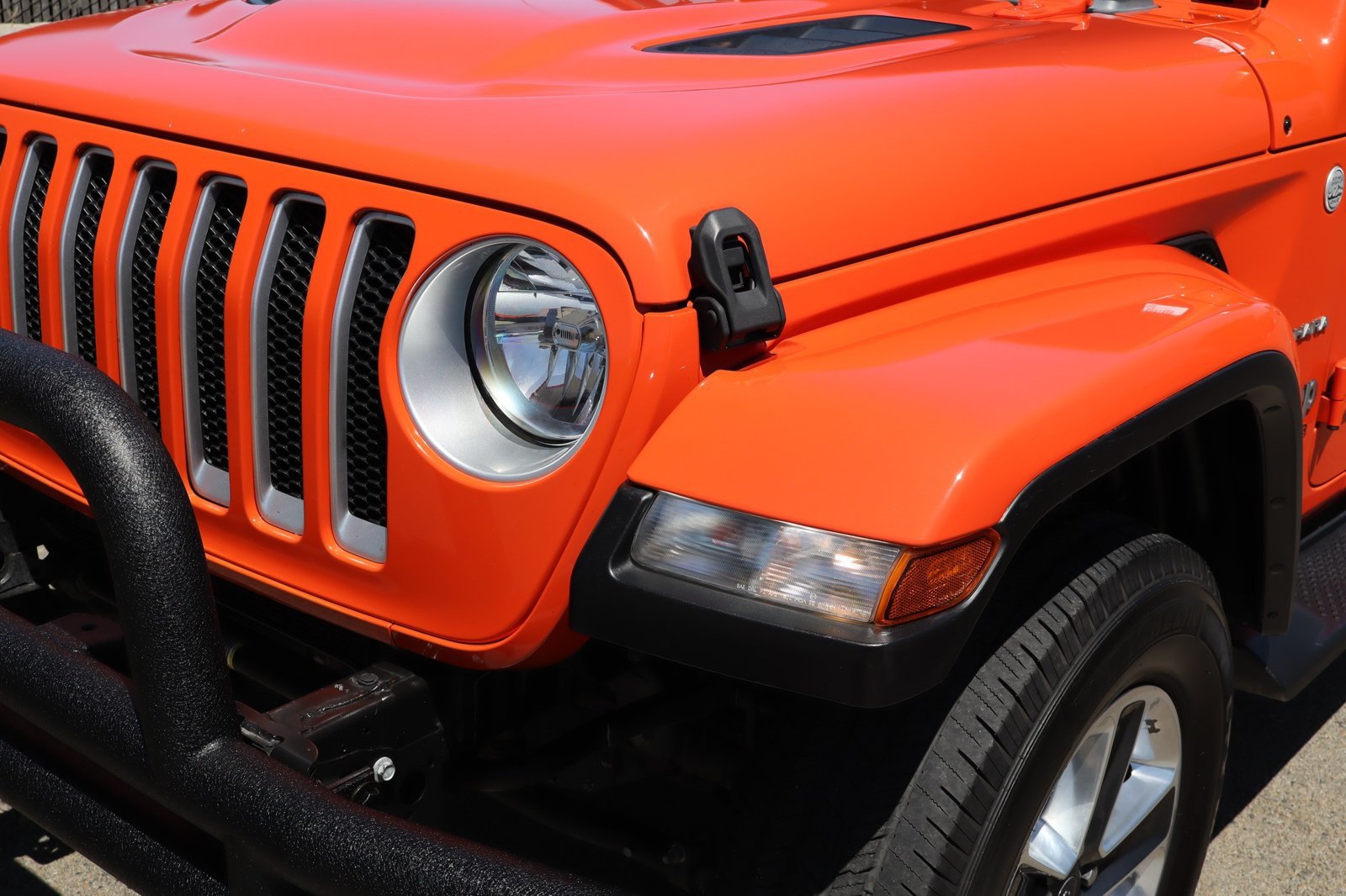 Used 2019 Jeep Wrangler Unlimited Sahara w/ Uconnect 4C Nav & Sound Group AWD/4WD image 8