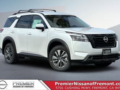 New 2025 Nissan Pathfinder SV w/ Black Appearance Package