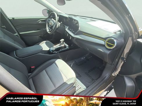 Used 2024 Chevrolet Trax LT w/ Driver Confidence Package FWD image 27