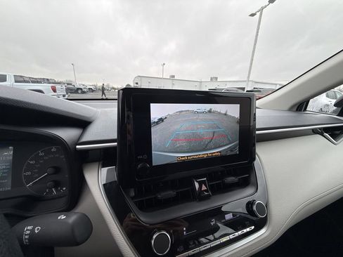 Used 2025 Toyota Corolla Cross L image 21