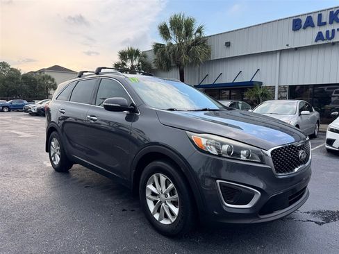 Used 2017 Kia Sorento FWD w/ LX Convenience Package image 2