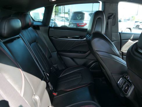 Used 2024 Maserati Levante GT Ultima image 25