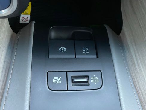 Used 2021 Toyota Venza XLE w/ Softex Package image 13