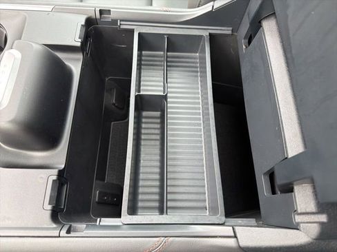 Used 2025 Ford Expedition Active image 46