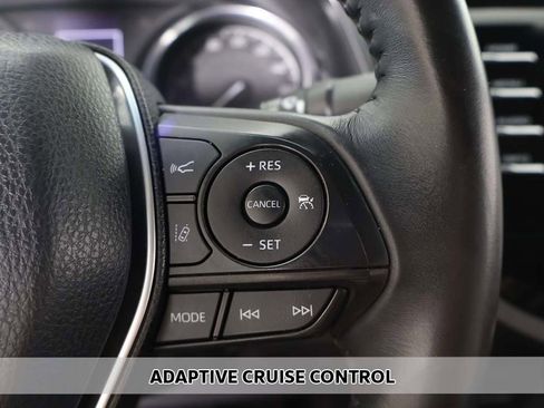 Used 2018 Toyota Camry SE image 3