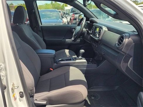 Used 2018 Toyota Tacoma TRD Sport w/ Technology Package RWD image 28