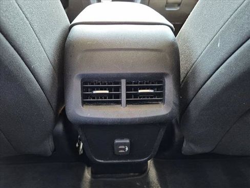 Used 2019 Chevrolet Equinox LT FWD image 16