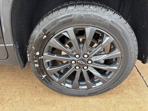 Used 2023 Chevrolet Traverse RS image 12