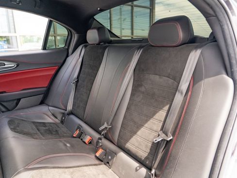 Used 2018 Alfa Romeo Giulia Quadrifoglio RWD image 18