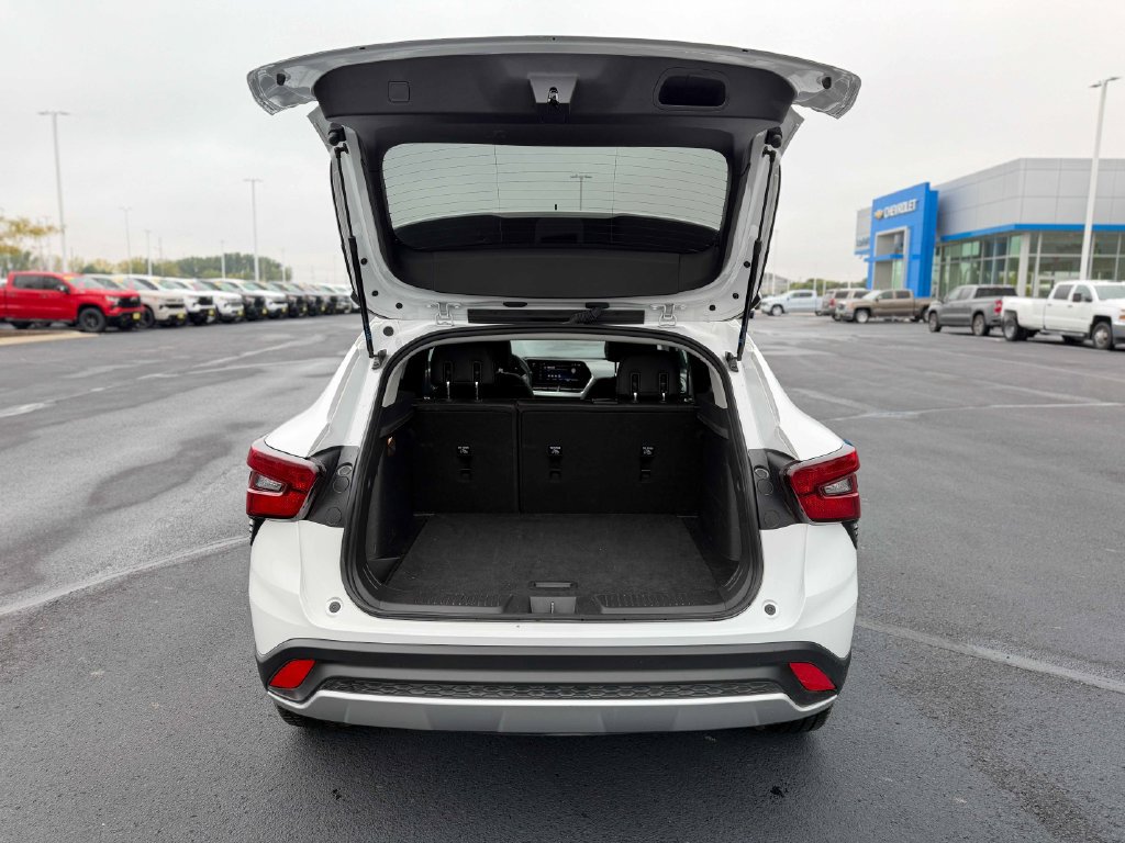 Used 2025 Chevrolet Trax LT FWD image 15