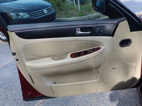 Used 2012 Hyundai Genesis 3.8 w/ Premium Pkg image 7