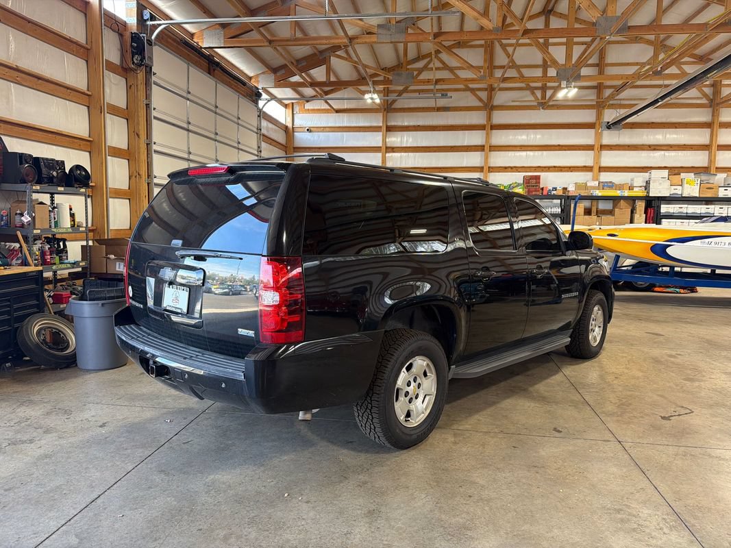 Used 2012 Chevrolet Suburban LT w/ Luxury Package AWD/4WD image 8