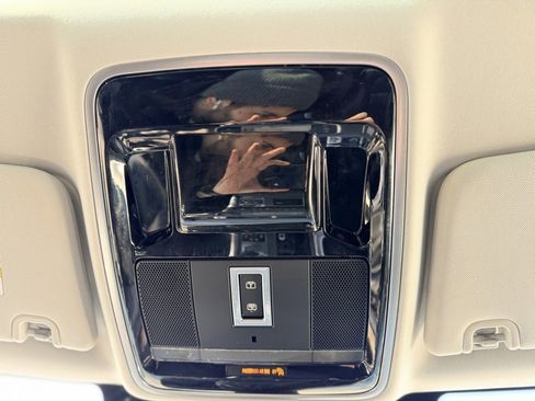 Used 2015 Land Rover Range Rover Sport SE image 33