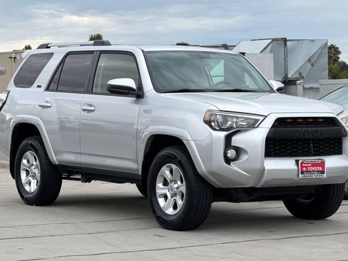 Used 2019 Toyota 4Runner SR5 AWD/4WD image 7