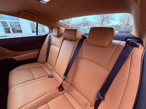 Certified 2025 Lexus ES 300h w/ Premium Package image 14