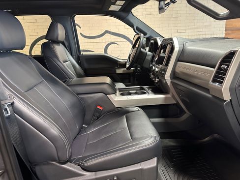 Used 2022 Ford F350 Lariat w/ Black Appearance Package image 12