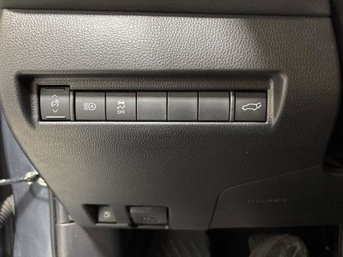 Used 2023 Toyota Venza LE AWD/4WD image 18