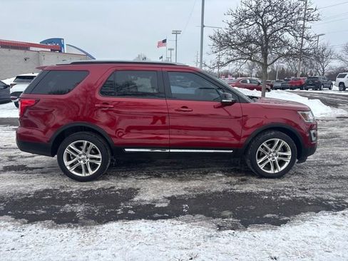 Used 2016 Ford Explorer XLT w/ Equipment Group 202A image 9