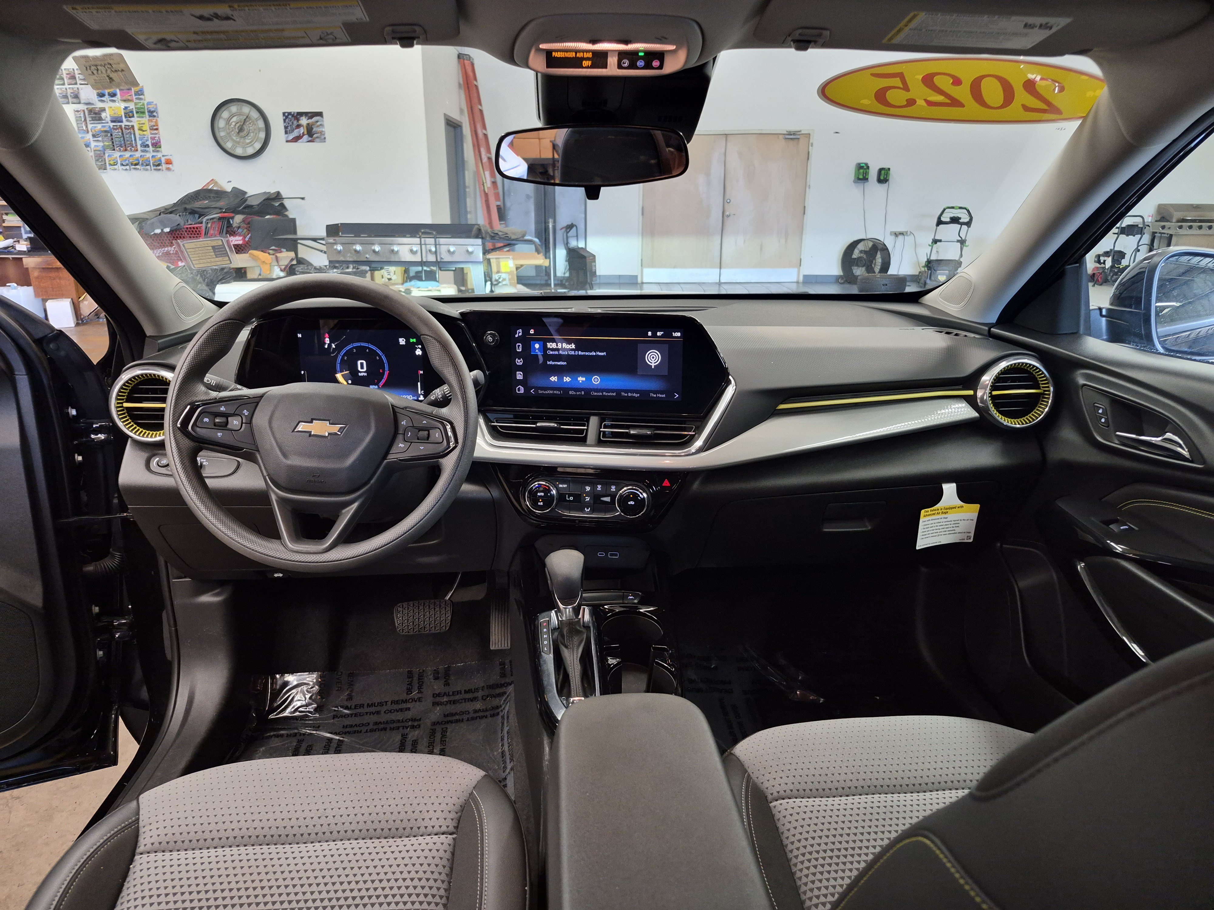Used 2025 Chevrolet Trax LT FWD image 15