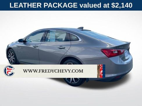 Used 2017 Chevrolet Malibu LT w/ Leather Package FWD image 3