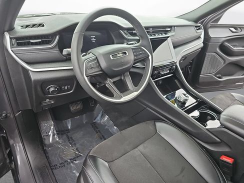 Used 2023 Jeep Grand Cherokee L Laredo AWD/4WD image 18