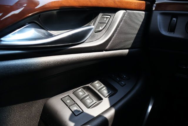 Used 2019 Cadillac Escalade ESV Premium Luxury RWD image 20