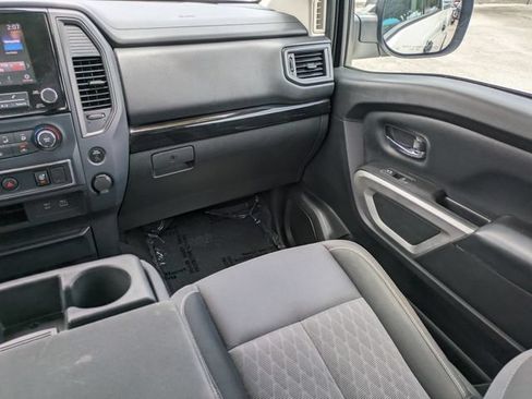 Used 2022 Nissan Titan SV RWD image 17