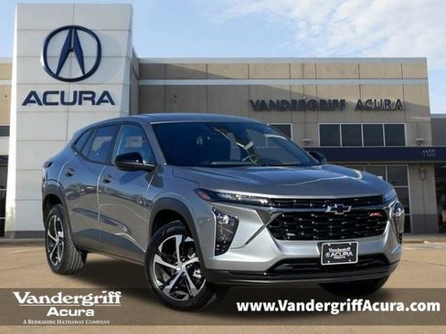 Used 2025 Chevrolet Trax RS image 1