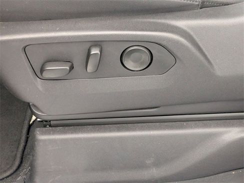 Certified 2025 GMC Sierra 1500 SLT image 14