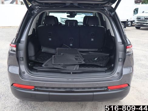 Used 2024 Jeep Grand Cherokee Limited w/ Black Appearance Package image 35