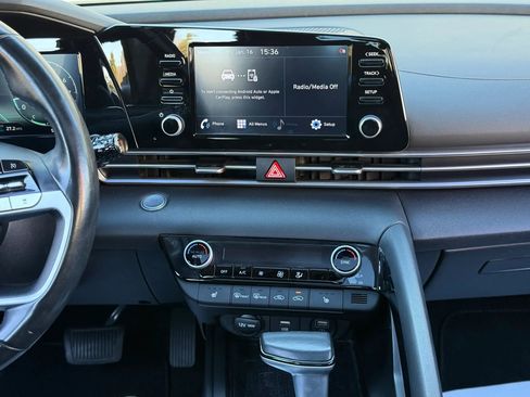 Used 2021 Hyundai Elantra SEL w/ Convenience + Premium Package image 20