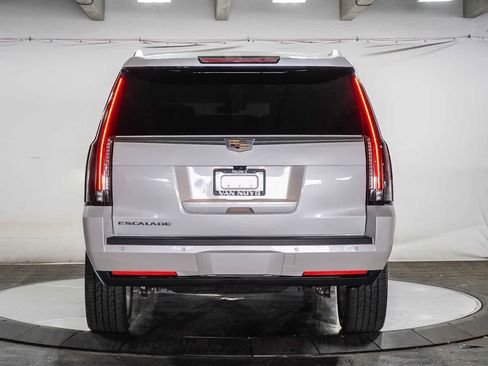 Used 2018 Cadillac Escalade ESV Platinum AWD/4WD image 3