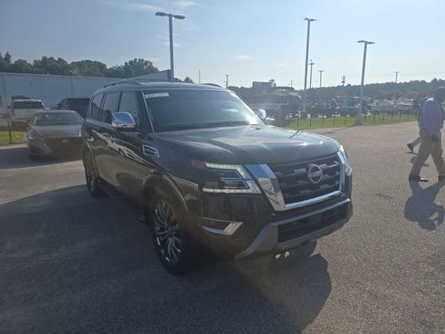Used 2024 Nissan Armada Platinum w/ Captain's Chairs Package RWD image 1