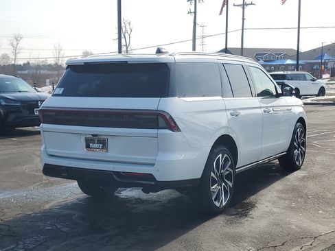 New 2026 Lincoln Navigator Reserve image 4