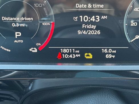 Used 2024 Audi Q8 e-tron Premium Plus w/ Premium Plus Package AWD/4WD image 38