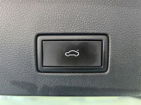 Used 2021 Volkswagen Atlas Cross Sport SEL Premium image 30