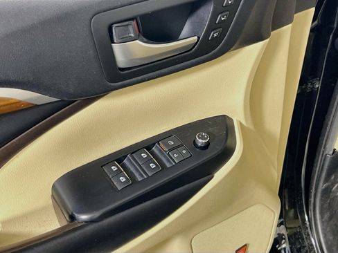 Used 2019 Toyota Highlander Limited AWD/4WD image 17