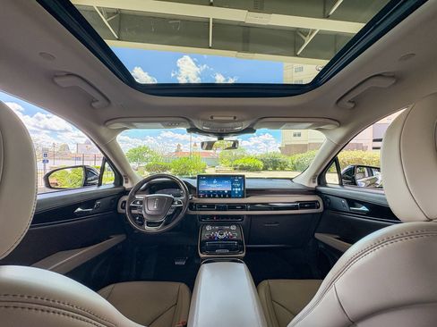 Used 2021 Lincoln Nautilus Reserve FWD image 2