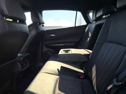 Used 2021 Toyota Venza XLE image 18