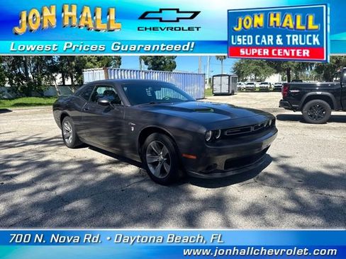 Used 2020 Dodge Challenger SXT image 1