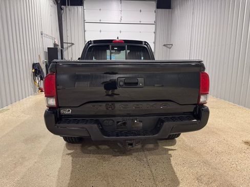 Used 2018 Toyota Tacoma TRD Sport AWD/4WD image 7