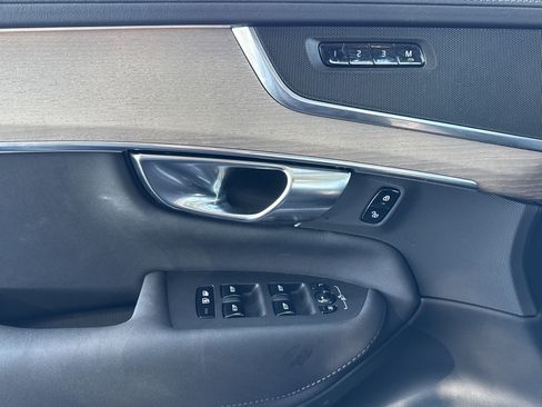 Used 2025 Volvo XC90 B6 Plus image 44