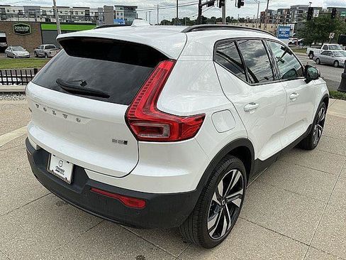 Used 2025 Volvo XC40 B5 Plus AWD/4WD image 6