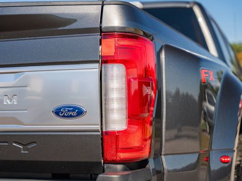 Certified 2019 Ford F450 Platinum w/ Platinum Ultimate Package image 16