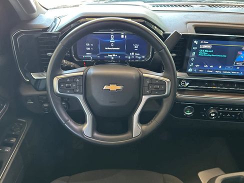 Used 2023 Chevrolet Silverado 1500 LT AWD/4WD image 15
