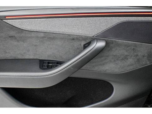 Used 2026 Tesla Model Y Long Range RWD image 35